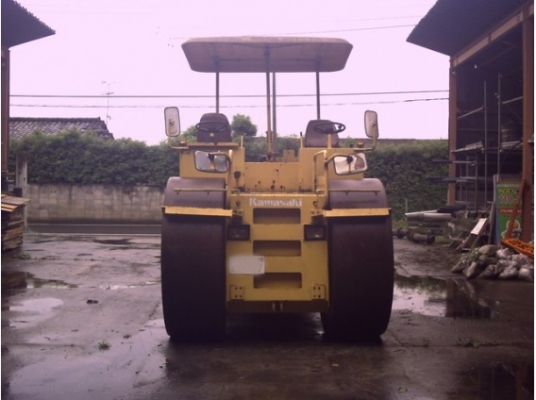 รถบด 3 ล้อเหล็ก KAWASAKI K102 ปี1996 1552ชม. ใครหาอยู่ติดต่อมได้เลยครับ