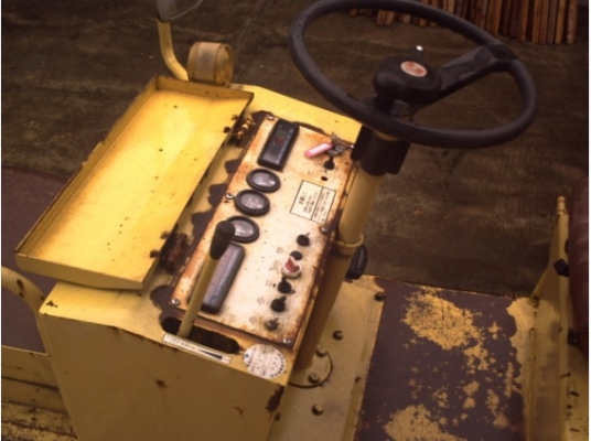 รถบด 3 ล้อเหล็ก KAWASAKI K102 ปี1996 1552ชม. ใครหาอยู่ติดต่อมได้เลยครับ