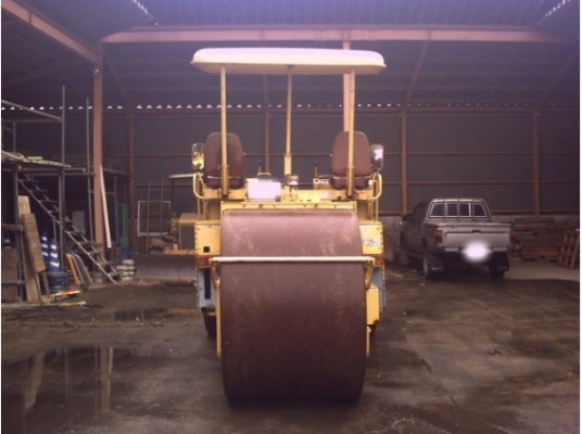 รถบด 3 ล้อเหล็ก KAWASAKI K102 ปี1996 1552ชม. ใครหาอยู่ติดต่อมได้เลยครับ