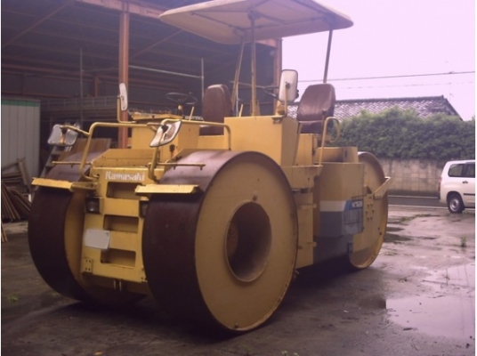 รถบด 3 ล้อเหล็ก KAWASAKI K102 ปี1996 1552ชม. ใครหาอยู่ติดต่อมได้เลยครับ