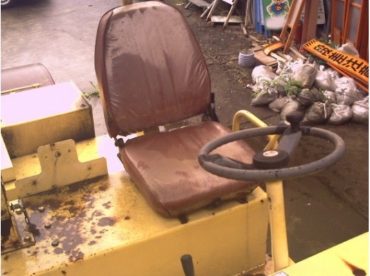 รถบด 3 ล้อเหล็ก KAWASAKI K102 ปี1996 1552ชม. ใครหาอยู่ติดต่อมได้เลยครับ