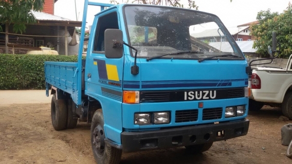 (ร้านรุ่งโรจน์ 082-1057078)ขาย 6ล้อ   isuzu NKR 88แรง ช่าวสั้น3.20รถสวย(ขายแล้วคับ...ลูกค้าขอนแก่นรับรถกลับบ้านแล้ว ขอบคุณคับ) เครื่องแน่นๆ(ไม่มีไอ)แชสซีสวยๆทั้งเส้น ไม่มีที่ติ ช่วงล่างแน่นสภาพพร้อมใช้งานได้เลย พร้อมโอนทั่วไทย