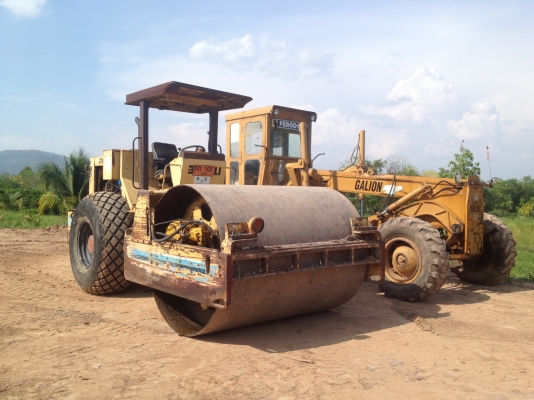 ขายรถบดสั่นสะเทือน ( 2 เพลา  )   เล่มทะเบียนภาษี 59