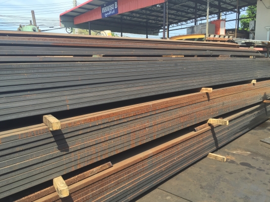 ขายเหล็กเกรดเอล้างสต็อกครับ ไม่มีรอยเชื่อมรอยแตก มีแค่สนิมเส้นด้านนอกมัดครับ