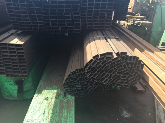 ขายเหล็กเกรดเอล้างสต็อกครับ ไม่มีรอยเชื่อมรอยแตก มีแค่สนิมเส้นด้านนอกมัดครับ