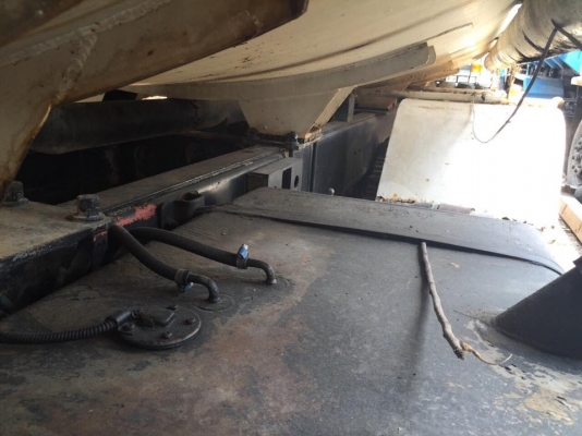 10 ล้อ 2 เพลาบรรทุกรชน้ำ ISUZU FXZ23NFYF K-3601881 รถสภาพดี คัสซีสวยมาก เครื่องแห้งดี เล่มพร้อม ถังสวย