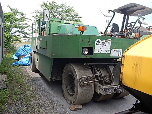 รถบด 7 ล้อ SAKAI T2  ปี1999  5600ชม. หากรอของได้ 30-45 วันติดต่อมาได้เลยครับ