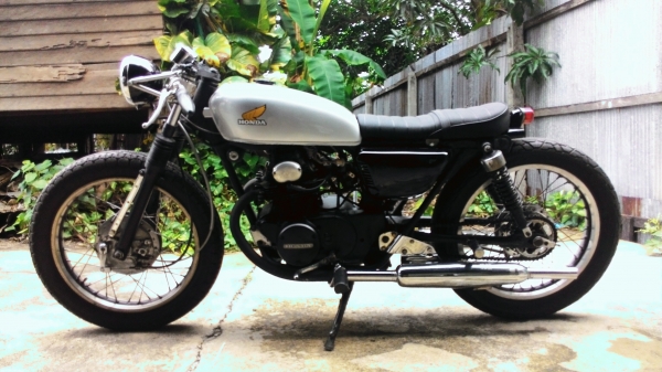 ขายCB175k6 สองสูบ มีเล่มทะเบียนแต่ขาดต่อ สภาพพร้อมบิน