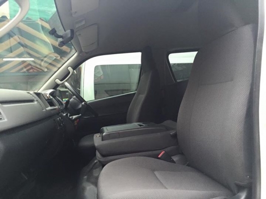 TOYOTA COMMUTER 2.5  ดีเซล ปี 12 เกีย ทัมดา