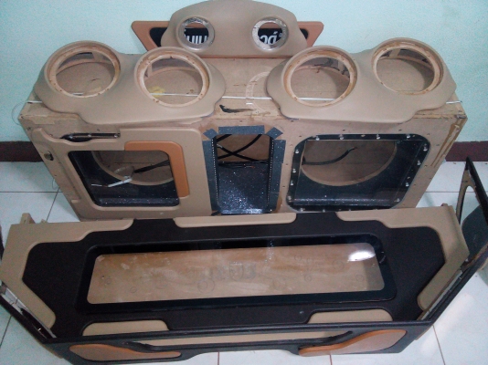 ขายครับตู12นิ้วมีไฟ ขายครับตู12นิ้วมีไฟ