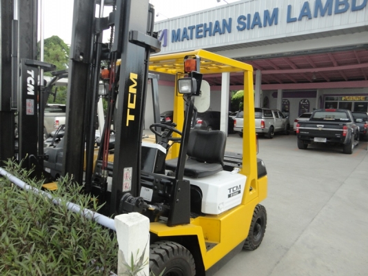 ขายรถโฟล์คลิฟท์ดีเซล tcm ขนาด2.5 ตัน เกียร ออโต้เสาสูง 4เมตร