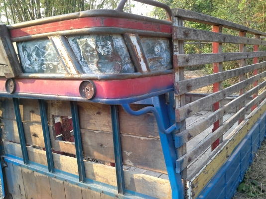 ขายกระบะหก กว้างประมาณ 2.2 เมตร ยาว 4 เมตรกว่า ราคาถูก กระบะมืดมีผุเล็กน้อย กระบะพื้นดูดี