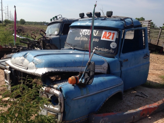 หัวรถบรรทุกหน้ายาวเดิมๆสวยๆ