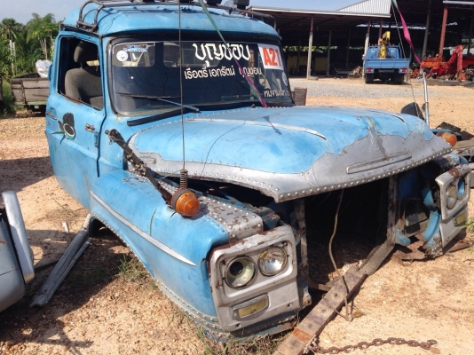 หัวรถบรรทุกหน้ายาวเดิมๆสวยๆ