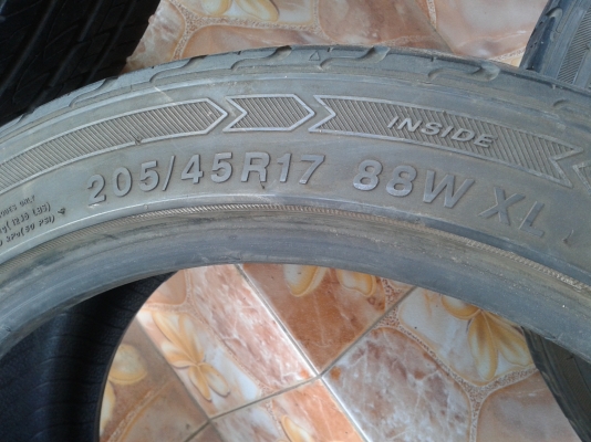 ขายยาง 205-45-r17 ปี2013 4วง สวยๆ