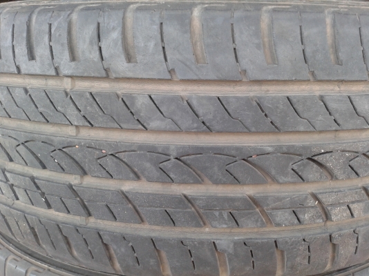 ขายยาง 205-45-r17 ปี2013 4วง สวยๆ ขายยาง 205-45-r17 ปี2013 4วง สวยๆ