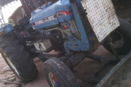 ขายรถไถฟอร์ดเสื้อลายพร้อมลุยงานหนักพร้อมโอน325000บาท