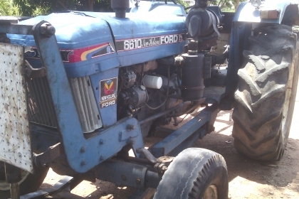 ขายรถไถฟอร์ดเสื้อลายพร้อมลุยงานหนักพร้อมโอน325000บาท