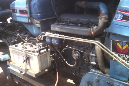 ขายรถไถฟอร์ดเสื้อลายพร้อมลุยงานหนักพร้อมโอน325000บาท