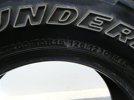 ขายยาง THUNDERER 285/75/16 ปี 2011