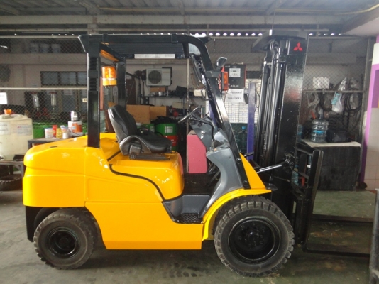 ขายรถ komatsu ขนาด 6 ตัน ดีเซล เสาสูง4เมตร งาสไล์คชิฟ