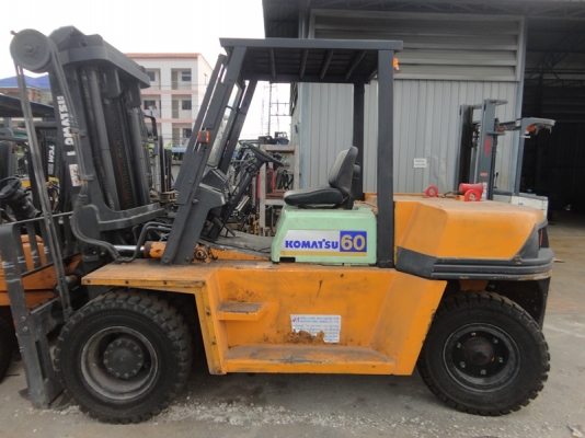 ขายรถ komatsu ขนาด 6 ตัน ดีเซล เสาสูง4เมตร งาสไล์คชิฟ