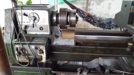 แท่นกลึง 5 ฟุต 3 เพลา เกียร์บล็อก พร้อมใช้งาน ด่วน !!!! 68,000