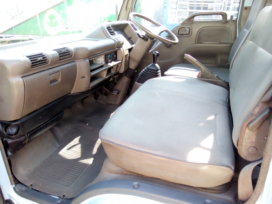 4 ล้อบรรทุก  ISUZU  NKR  88 แรงม้า  * ยาว 3.20 ม. *  รถสวยเดิม+สวยจริง+สภาพพร้อมใช้งาน * รถห้างแท้ * มีเล่มพร้อมโอน *