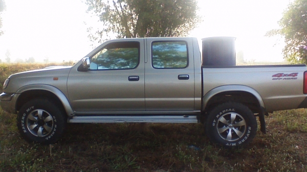 ขายนิสสันฟรอนเทียร์ปี01 เครื่อง2.5เทอโบอินเตอสี่ประตู4wdแรงๆหล่อๆครับ