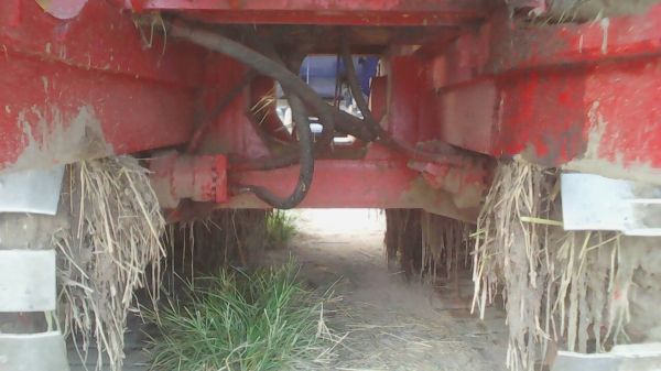 รถเกี่ยว ไทยเจริญ อุ้ม 2.5 ตัน  ตามภาพ   ราคา 450,000  บาท