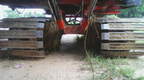 รถเกี่ยว ไทยเจริญ อุ้ม 2.5 ตัน  ตามภาพ   ราคา 450,000  บาท