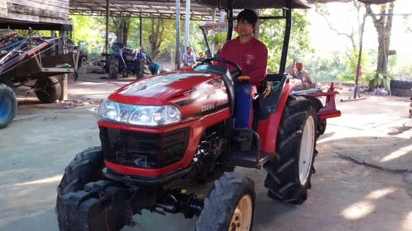 ขายครับรถไถยันม้า35แรงสองเพลา ราคา195000บาท  รถสวยมากเดิมๆ ยังไม่ได้ล้างมีผาน5หนึ่งอันอยู่ วังบัว อ คลองขลุง จ กำแพงเพชรสนใจโทร 0813655997 อำพรพาเจริญราคาคุยกันได้อีกนะครัย