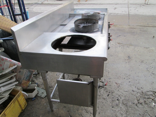 เตาใหญ่ 3 หัว  ใช้ปกติครับ   ไม่มีผุ   แสตนเลสหนาโรงงานครับ