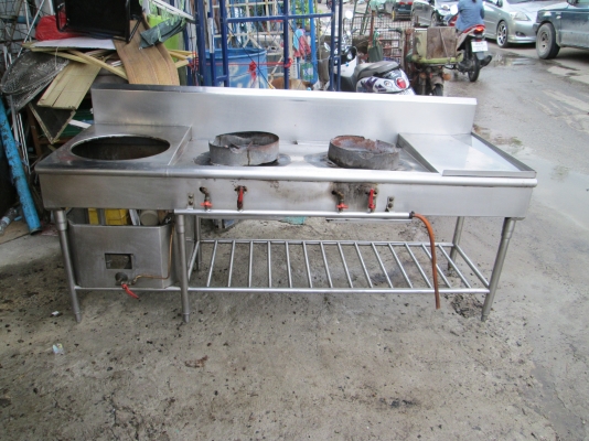 เตาใหญ่ 3 หัว  ใช้ปกติครับ   ไม่มีผุ   แสตนเลสหนาโรงงานครับ