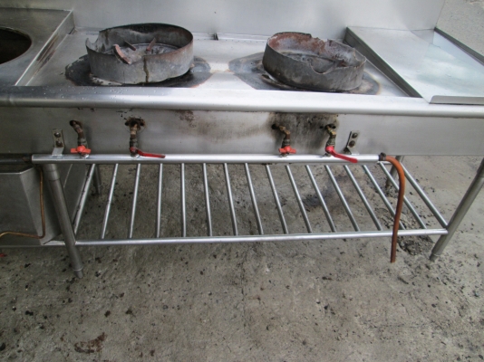 เตาใหญ่ 3 หัว  ใช้ปกติครับ   ไม่มีผุ   แสตนเลสหนาโรงงานครับ