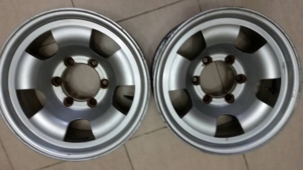 ขายล้อ 6 รู หล่อๆ 1 คู่ครับ