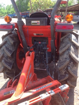 แทรกเตอร์คูโบต้า 3608 สภาพเยี่ยมเดิมทั้งคัน มีผานดันหน้า และผานหลัง แทรกเตอร์คูโบต้า 3608 สภาพเยี่ยมเดิมทั้งคัน มีผานดันหน้า และผานหลัง