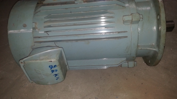 ขายหม้อเตอร์หน้าแปลนขนาด 25 แรงม้ากับ 30 แรงม้า 975 รอบ ขายหม้อเตอร์หน้าแปลนขนาด 25 แรงม้ากับ 30 แรงม้า 975 รอบ