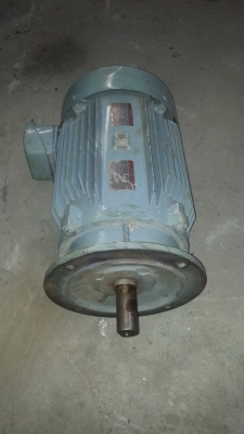 ขายหม้อเตอร์หน้าแปลนขนาด 25 แรงม้ากับ 30 แรงม้า 975 รอบ ขายหม้อเตอร์หน้าแปลนขนาด 25 แรงม้ากับ 30 แรงม้า 975 รอบ