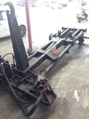 ชุด HIAB ลากถังขยะ