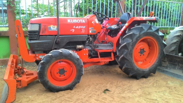 ขายรถไถ KUBOTA L4508 พร้อมดันหน้า ราคา 225,000 พร้อมใช้ ทะเบียนพร้อมโอน อ.แกลง จ.ระยอง  สอบถาม 0818618678