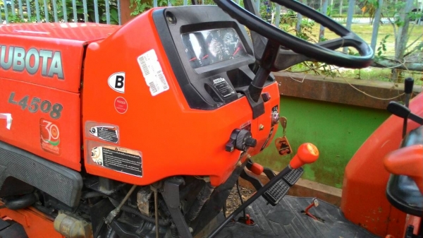 ขายรถไถ KUBOTA L4508 พร้อมดันหน้า ราคา 225,000 พร้อมใช้ ทะเบียนพร้อมโอน อ.แกลง จ.ระยอง  สอบถาม 0818618678
