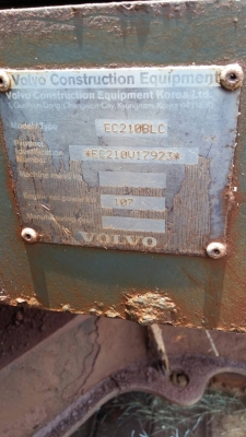ขายรถแบคโฮVOLVOEC210BLCทํางานได้2470ชั้วโมงปี53