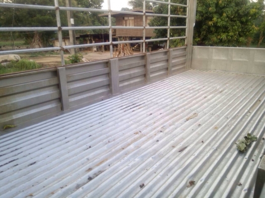 กระบะสแตนเลสยาว5เมตรแชชซี75cm ยกลงจากNPRปี48ครับ(รับติดตั้งให้พร้อมแชชซีกว้างไม่เท่ากันเราใส่ได้ครับ)