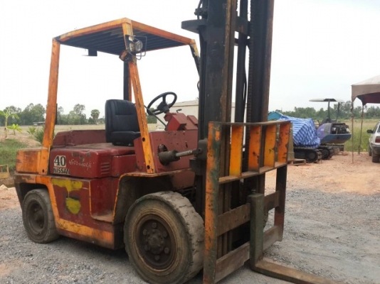 รถโฟลลิฟป์ นิสัน ดีเซล 6สูบ 4 ตัน เสาสูง4 เมตร เกียร์ AUTO ราคา 180,000บาท มีVDO การใช่งาน