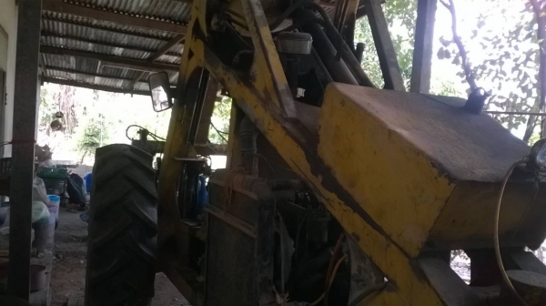 ขายรถคีบ 3 ล้อ ราคาถูก สภาพพร้อมใช้งาน ยางดีมาก เครื่องดี ปั้มดี ใช้งานคีบอ้อยเพิ่งเสร็จครับ