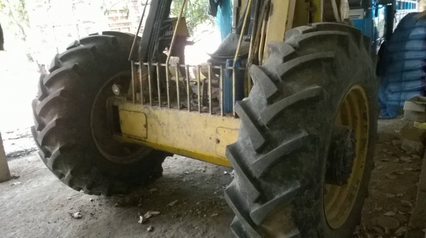 ขายรถคีบ 3 ล้อ ราคาถูก สภาพพร้อมใช้งาน ยางดีมาก เครื่องดี ปั้มดี ใช้งานคีบอ้อยเพิ่งเสร็จครับ