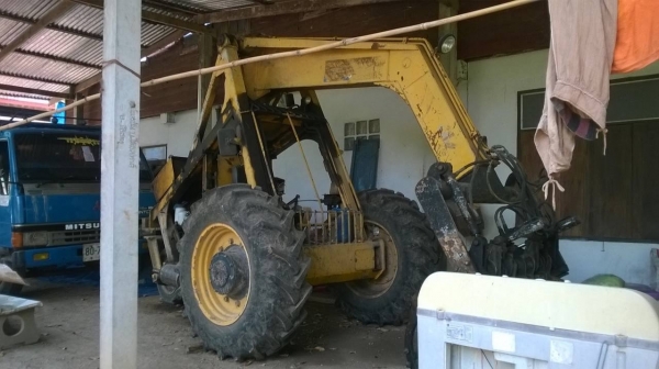 ขายรถคีบ 3 ล้อ ราคาถูก สภาพพร้อมใช้งาน ยางดีมาก เครื่องดี ปั้มดี ใช้งานคีบอ้อยเพิ่งเสร็จครับ