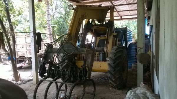 ขายรถคีบ 3 ล้อ ราคาถูก สภาพพร้อมใช้งาน ยางดีมาก เครื่องดี ปั้มดี ใช้งานคีบอ้อยเพิ่งเสร็จครับ