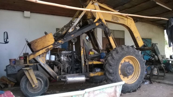 ขายรถคีบ 3 ล้อ ราคาถูก สภาพพร้อมใช้งาน ยางดีมาก เครื่องดี ปั้มดี ใช้งานคีบอ้อยเพิ่งเสร็จครับ